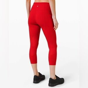Lululemon Pace Rival High-Rise Crop 22"
Dark Red (First Release)